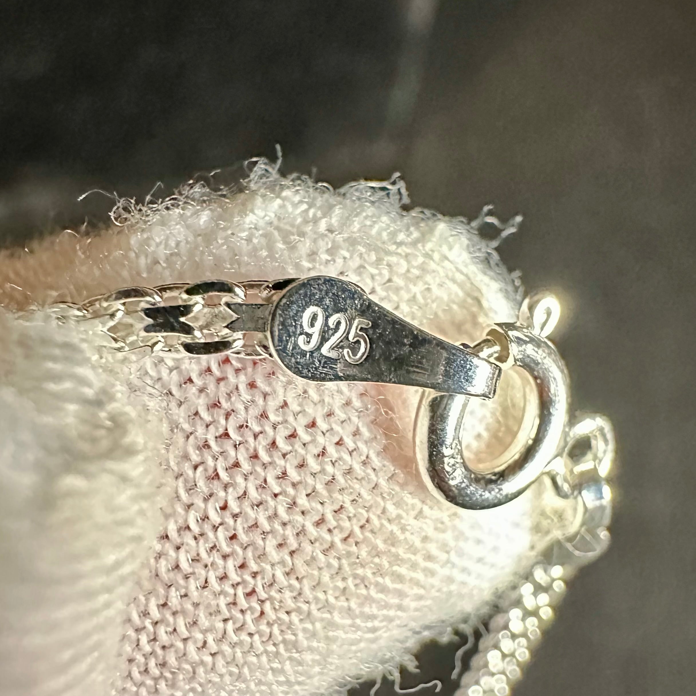 Elegante Silberkette mit Kreuzanhänger - 60 cm - 8,1 gramm