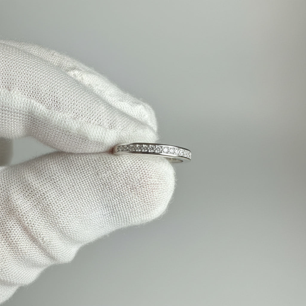 Elegante Silberohringe mit Zirkonsteinen