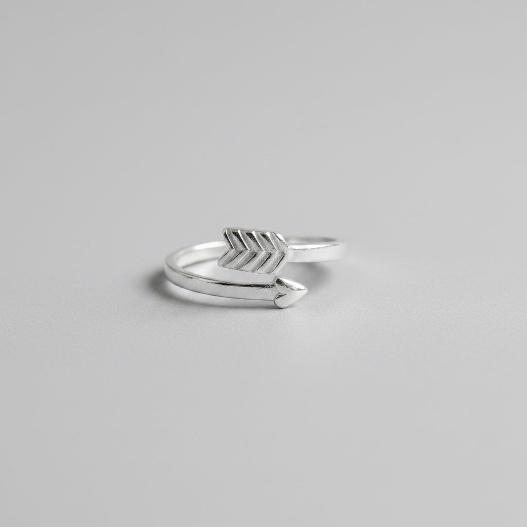 Offener Ring als Pfeil aus Sterlingsilber