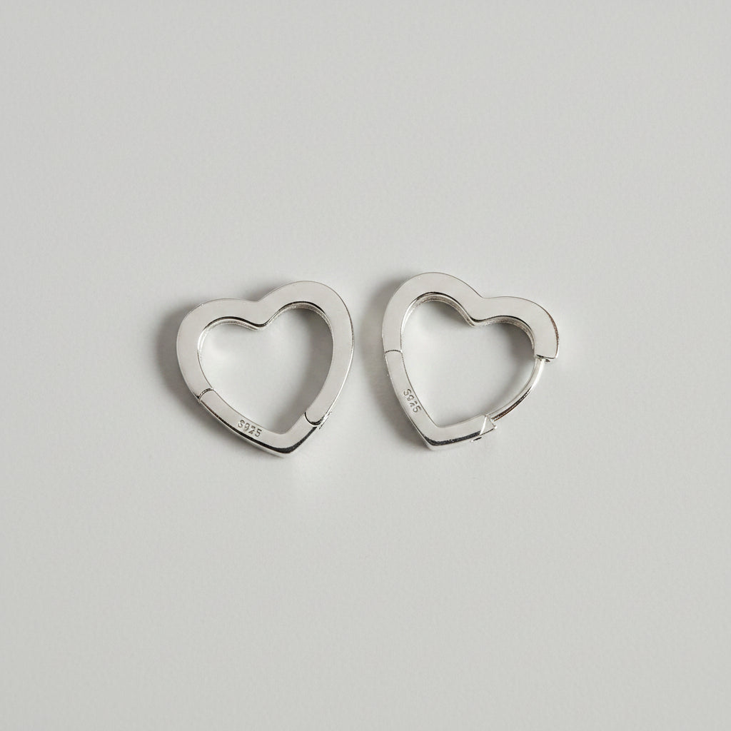 Silberohrringe in Herzform aus Sterlingsilber