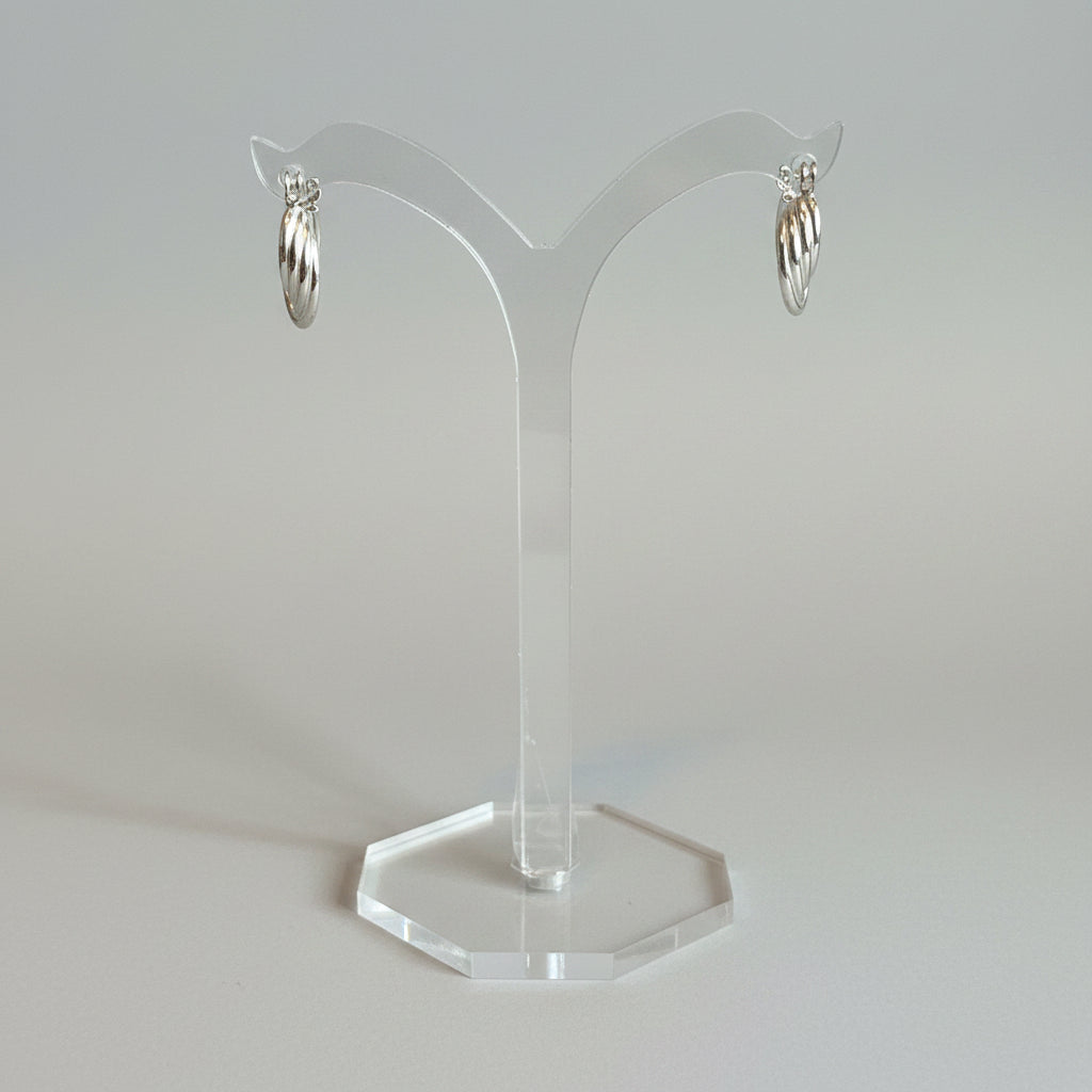 Elegante und schlichte Silberohrringe