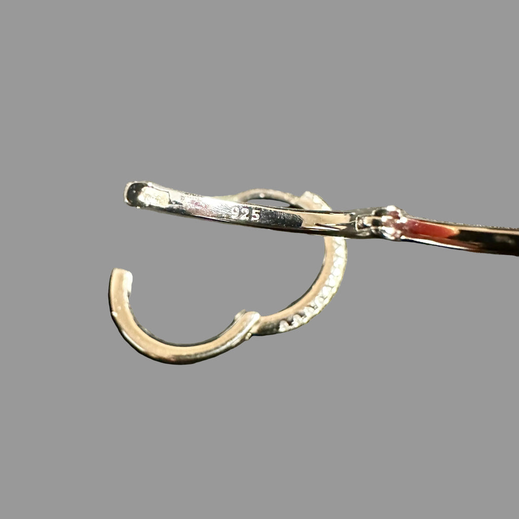 Silberohrringe mit Zirkonsteinen