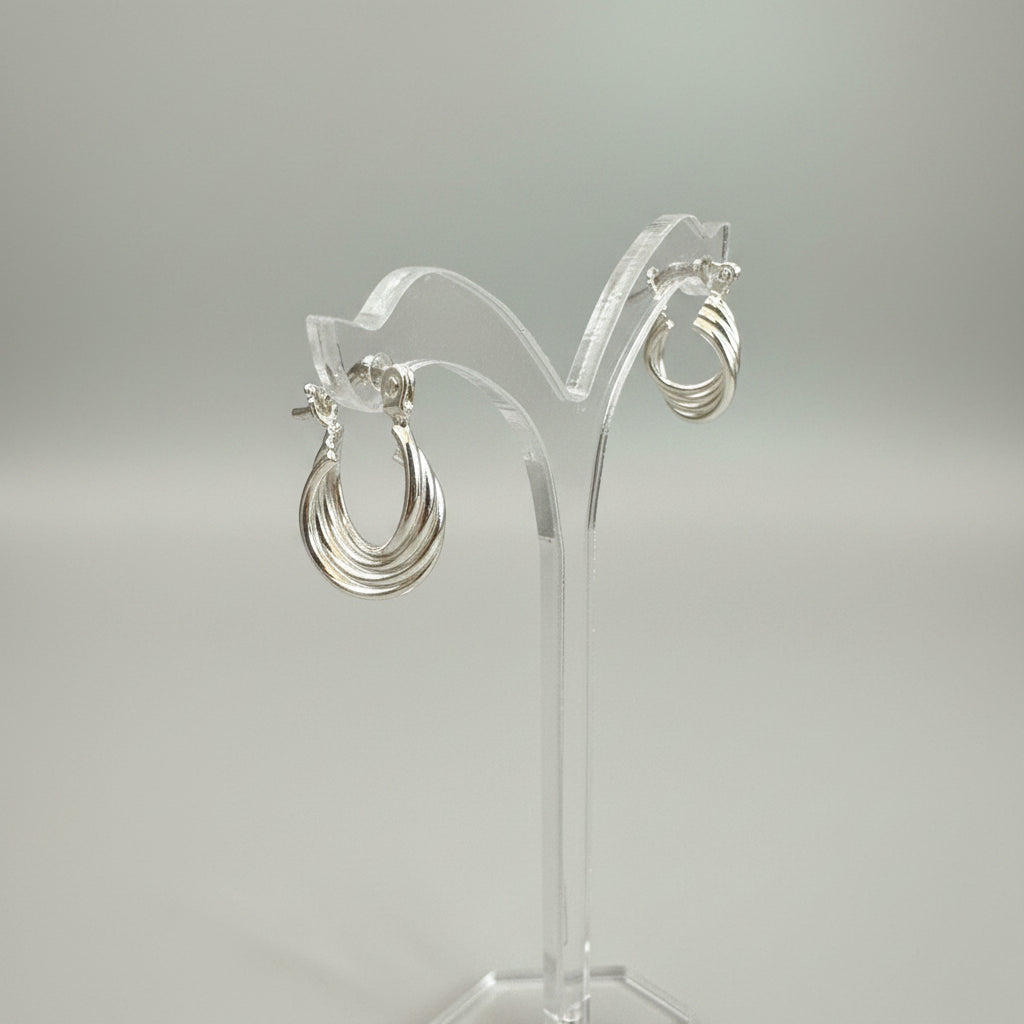 Elegante und schlichte Silberohrringe