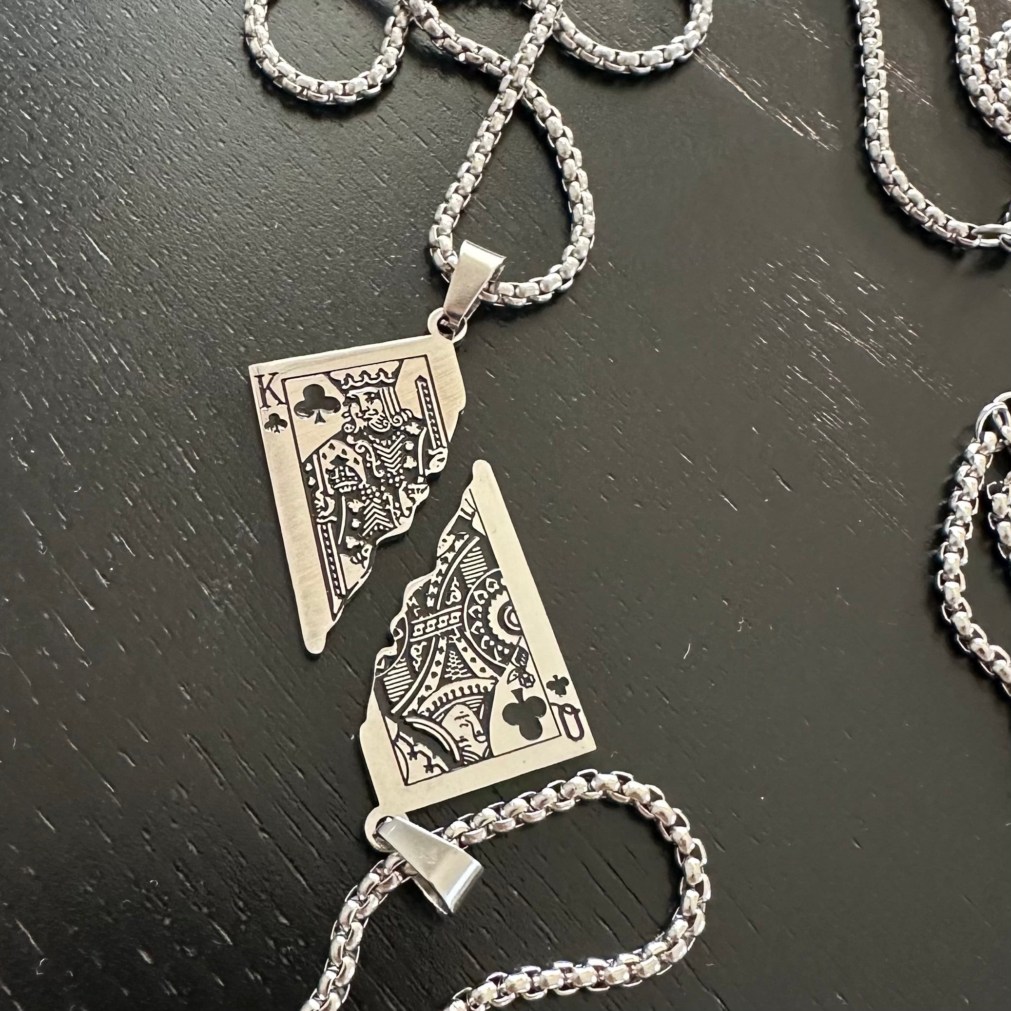 2er Set - Edelstahl Halsketten - Halbspielkarte König u. Königin - Partnerlook - 60 cm