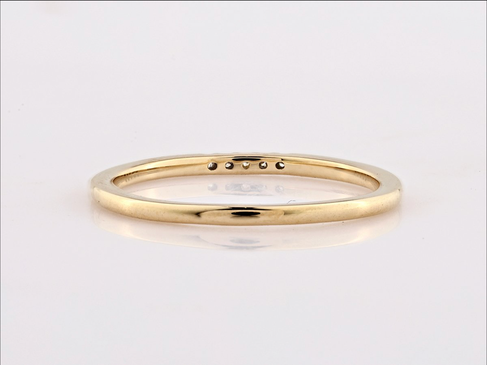 Eleganter Gelbgoldring mit natürlichen Diamanten