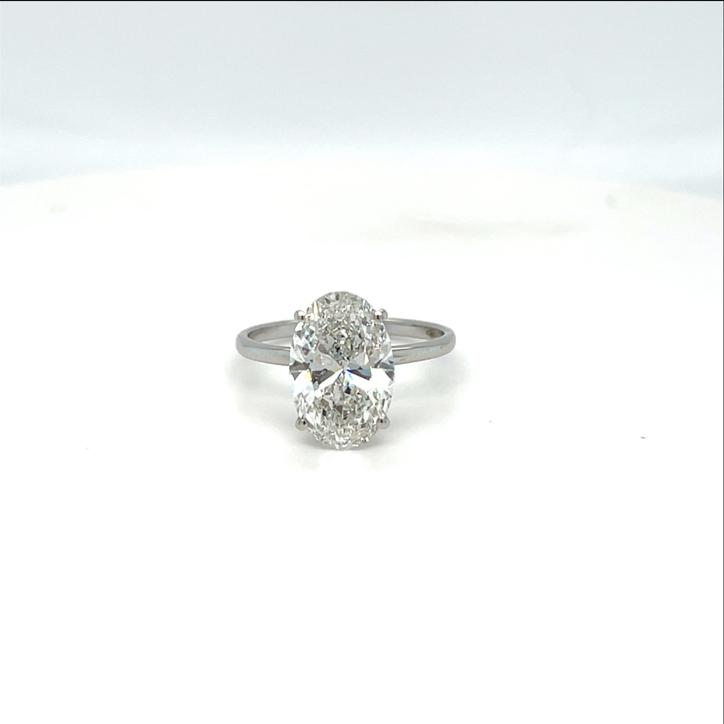 4.00 ct Oval Diamantring in Solitär Weißgold Fassung