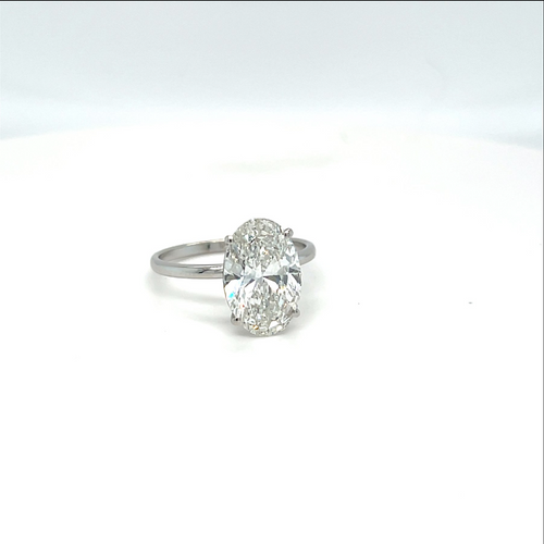 4.00 ct Oval Diamantring in Solitär Weißgold Fassung