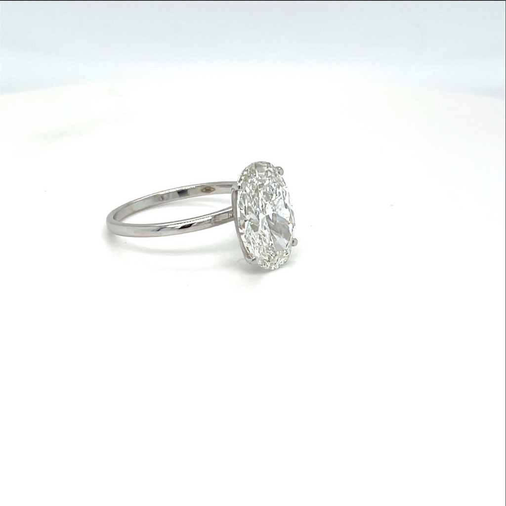 4.00 ct Oval Diamantring in Solitär Weißgold Fassung / Spezialanfertigung (Lieferzeit: 4 Wochen)