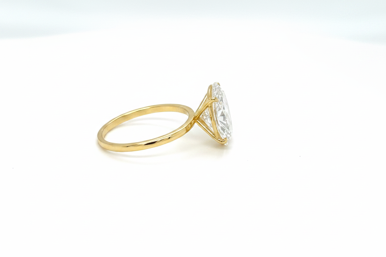 4.00 ct Oval Diamantring in Solitär Gelbgold Fassung
