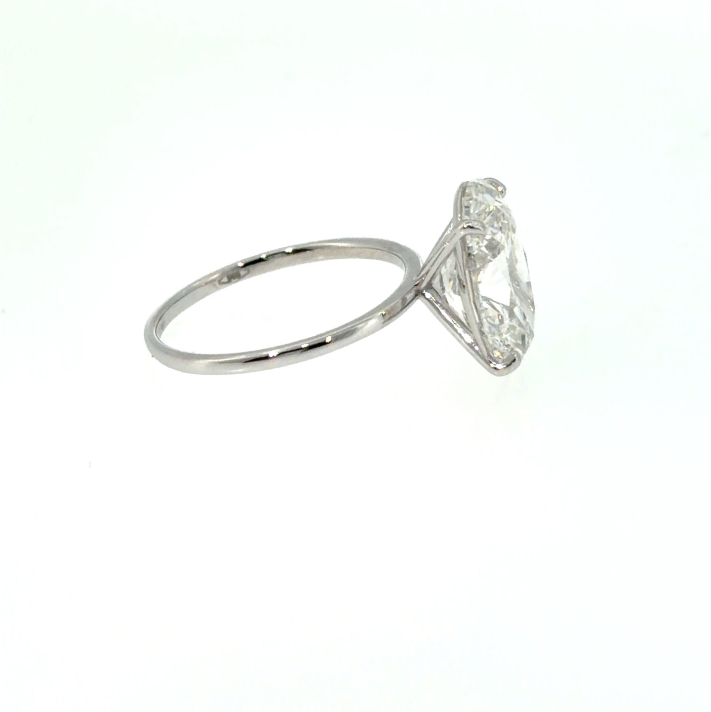 3,00 ct Oval Diamantring in Solitär Weißgold Fassung / Spezialanfertigung (Lieferzeit: 4 Wochen)