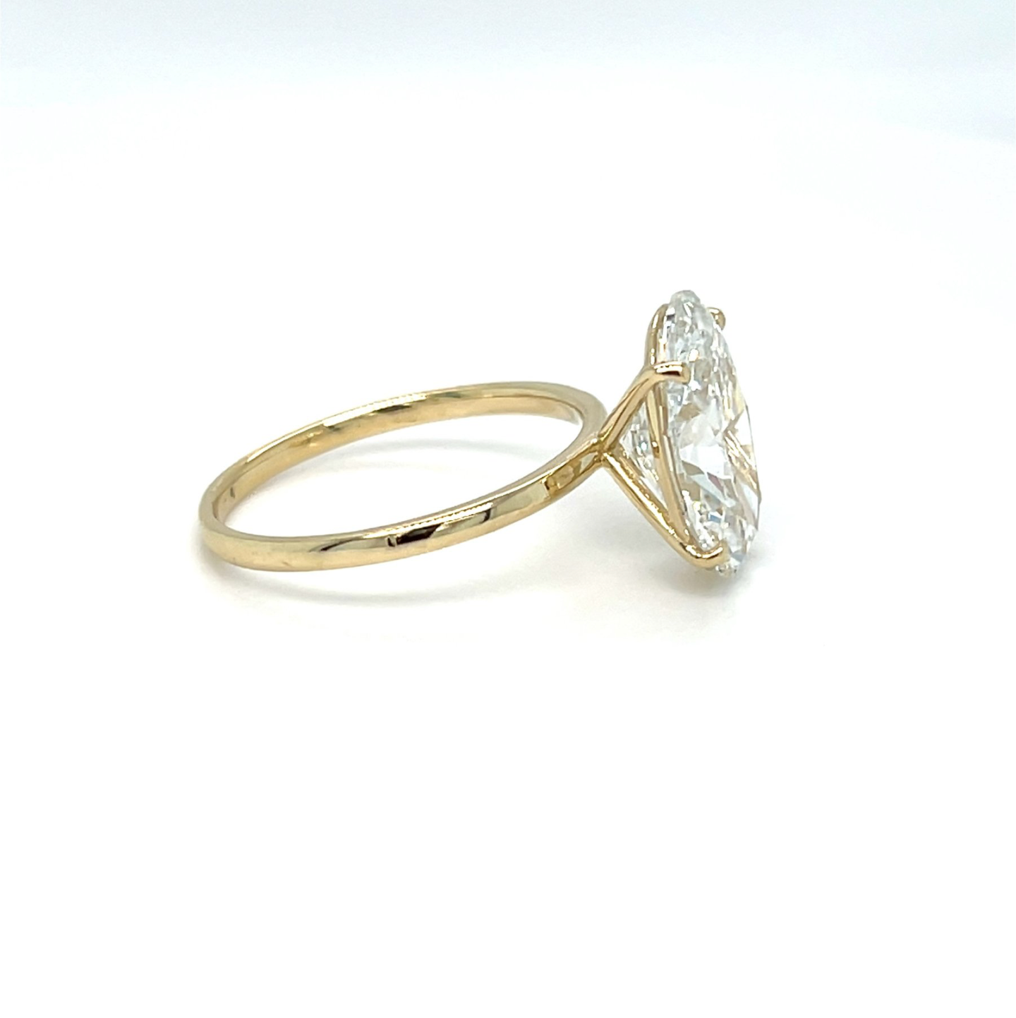 2.00 ct Oval Diamantring in Solitär Gelbgold Fassung / Spezialanfertigung (Lieferzeit: 4 Wochen)