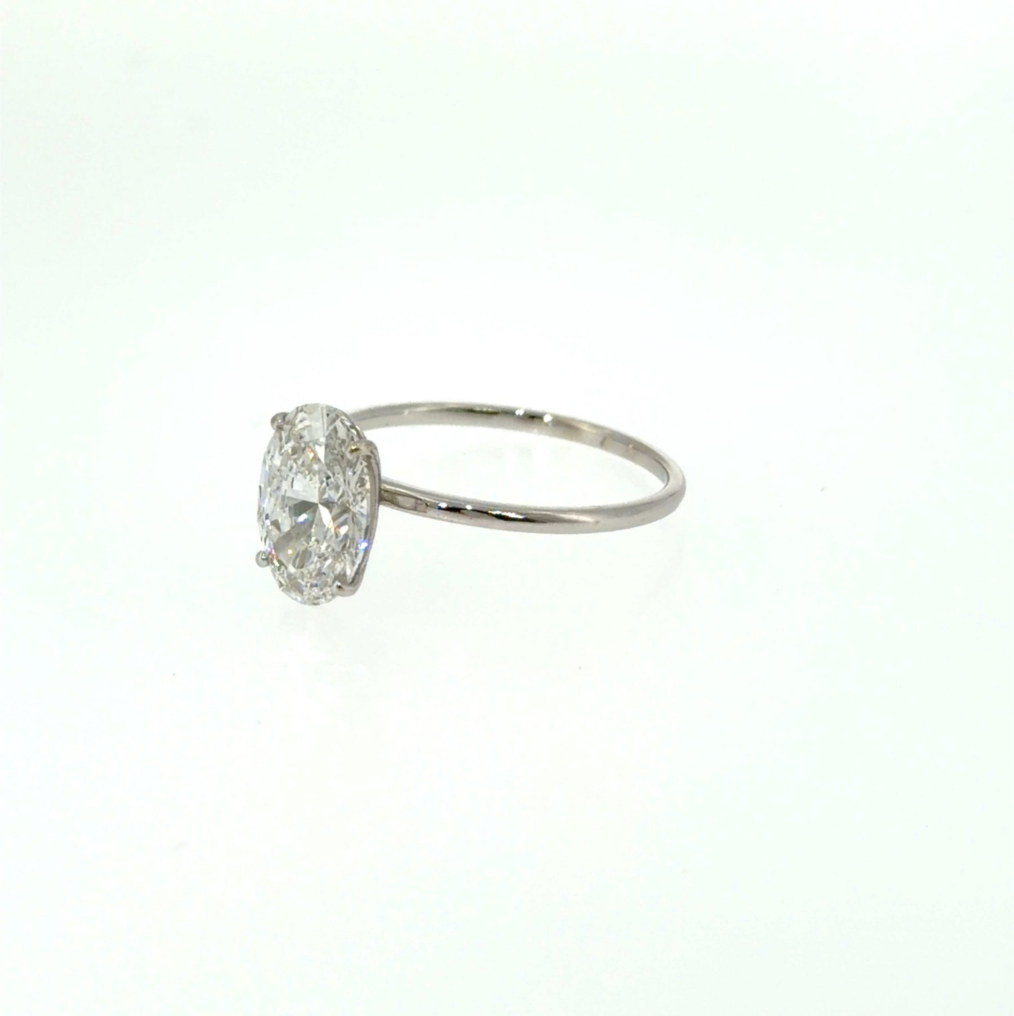 2.00 ct Oval Diamantring in Solitär Weißgold Fassung / Spezialanfertigung (Lieferzeit: 4 Wochen)