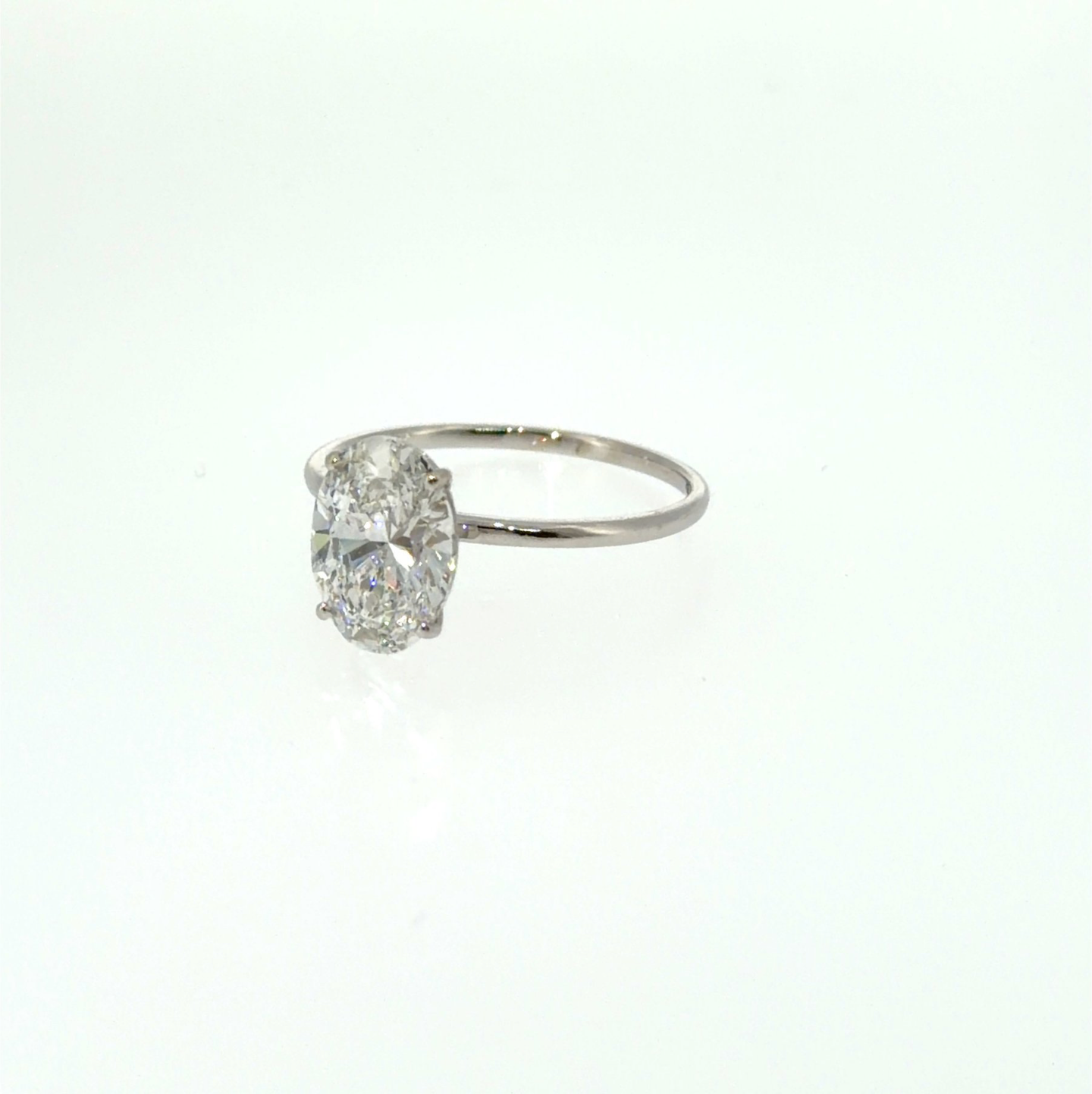 2.00 ct Oval Diamantring in Solitär Weißgold Fassung / Spezialanfertigung (Lieferzeit: 4 Wochen)