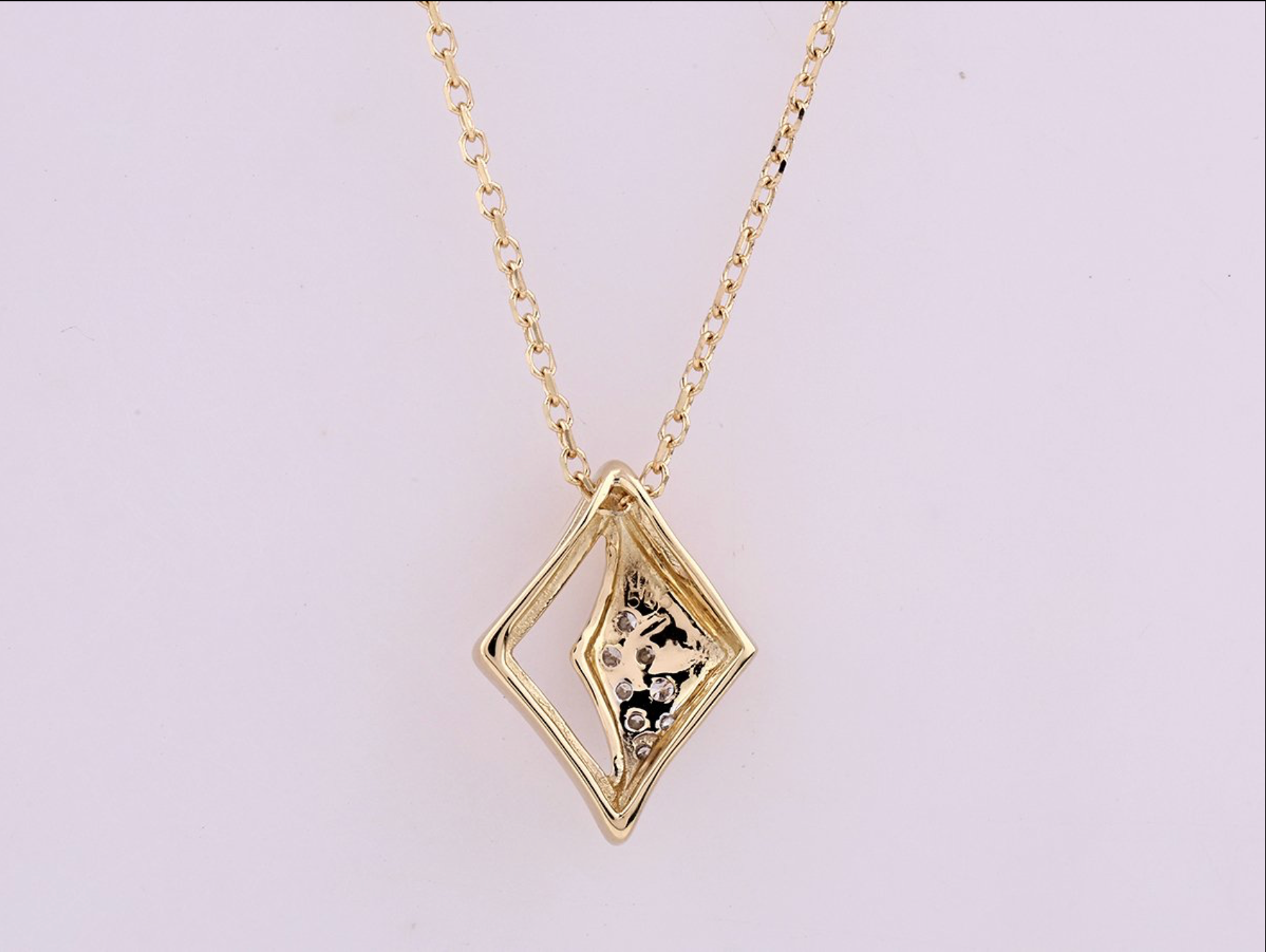Halskette mit Anhänger – 14 Karat Gelbgold mit 0,05 ct Diamanten (natürlich)